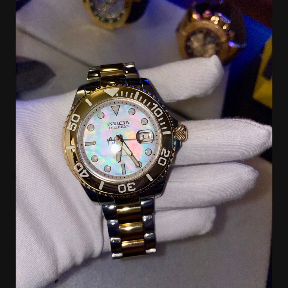 Invicta Reserve 26692 Pro Diver Limited Edition Swiss-Made
R150 Automatic
